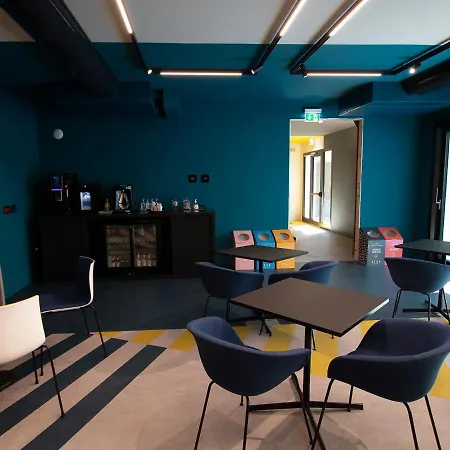 فندق Demo Design Emotion 4*