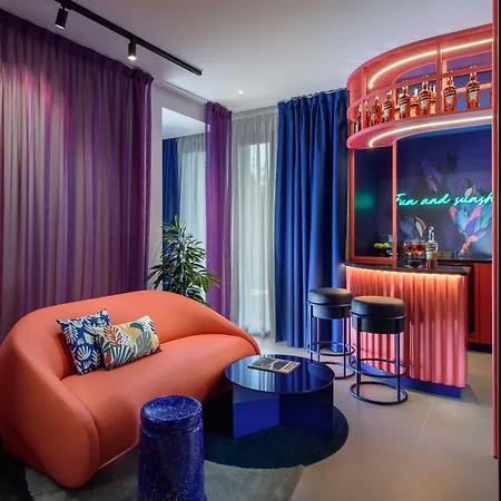 Demo Design Emotion فندق 4*