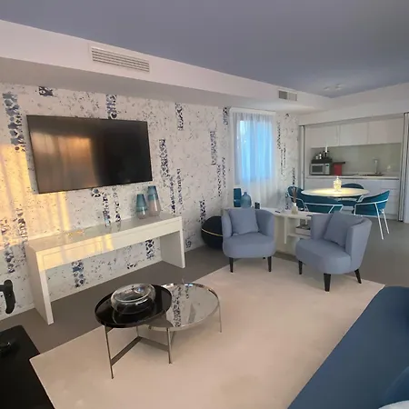 Demo Design Emotion 4* Римини